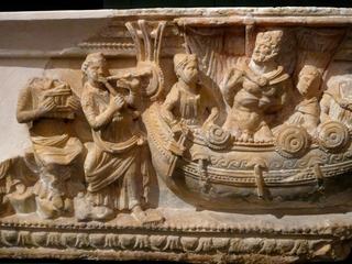 Ulysse et les sirènes jouant de la musique. Ulysse demanda à ses matelots de l'attacher au mât de son bateau afin de résister à leur chant.