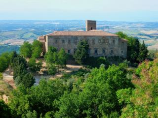 L'abbaye date du début du XIe.siècle, et fut utilisée par les moines bénédictins d'abord, puis par les moines Camaldules (ordre de saint Benoit).