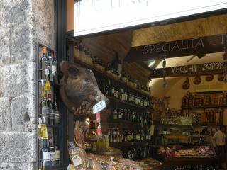 Il est encore un peu tôt pour faire les courses de bouche!