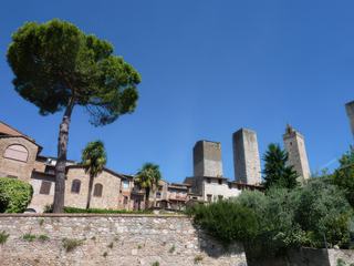 Vue sur quatre des quatorze tours de San Gimignano.
