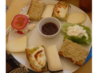 Succulent assortiment accompagné d'un verre de Chianti (il n'est pas sur la photo).
