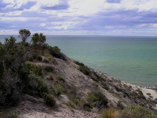 La beauté des paysages, balayés par le vent. En octobre c' est le printemps austral, il ne fait pas très chaud.
