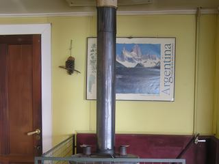 Après la visite des grottes, il fait bon se réchauffer autour du poële du petit café-musée local en sirotant un maté.