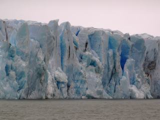 Le glacier Upsala doit son nom à la ville suédoise dont l’Université à participé, en 1908, aux premières études de glaciologie dans la région.