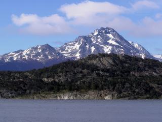Vue sur les pics des Andes patagoniennes.
