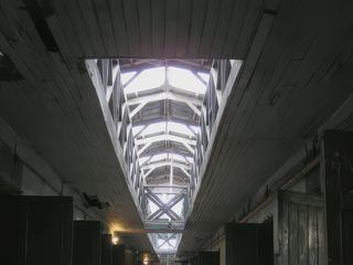 Les cellules glaciales (aile conservée d'origine), seul un gros poêle était installé au milieu du couloir.