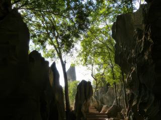 Ombres et lumières dans la Forêt de Pierres de Shilin.