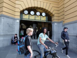 "I'll meet you under the clock" Cet endroit est le lieu de rendez vous des Melbourniens.