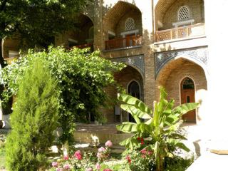 Nous y avons même eu droit à un petit cours improvisé sur la calligraphie arabe.