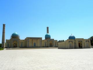 La mosquée Tellia Cheikh et un petit musée renfermant le Coran d'Osman, l'un des trois premiers corans à avoir été écrits