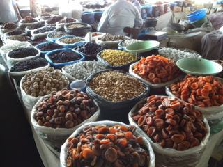 Fruits secs au bazar Chorsu