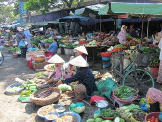 Il est certain que les Vietnamiens ne manquent pas de légumes. Il faut dire qu'ils en mangent en quantité.