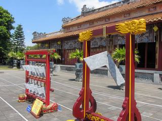 Temple dynastique Ce temple est dédié au culte des rois. Il contient dix autels dédiés aux membres de la dynastie