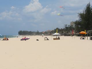 Mui Ne Superbe plage. De nouveaux hôtels s'ouvrent.