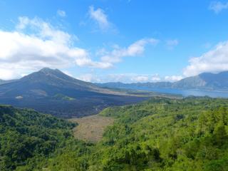 Le Mont et le Lac Batur vus de Kintamani