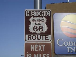 Une pancarte de la fameuse et historique route 66 à Albquerque au Nouveau-Mexique