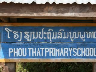 L'UNIQUE ECOLE QUE NOUS AYONS VU ENTRE LPQ ET VANG VIENG (400Kms)