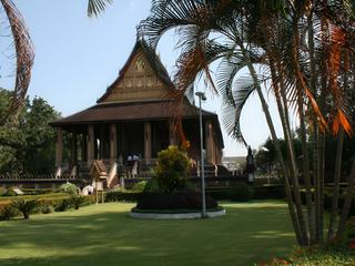 LE TEMPLE ROYAL HO PHRA KEO, aujourd'hui transformé en Musée(photos interdites à l'intérieur), abritait le BOUDDHA D'EMERAUDE aujourd'hui à Bangkok.