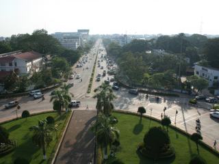 LES CHAMPS ELYSEES DE VIENTIANE.