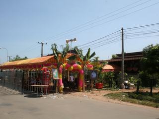 En arrivant à Stung Treng, une fête de mariage.