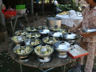 UN PLAT POUR CHAQUE TABLE