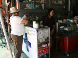 LA PHARMACIE - BUREAU DE POSTE - BANQUE - CHANGE - EPICERIE ETC...