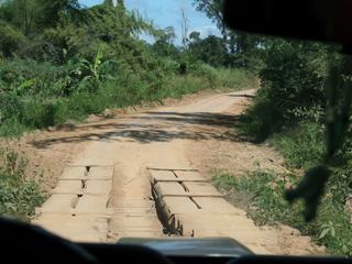 NOUS RETOURNONS AUX ''TERRES ROUGES''. DEMAIN, NOUS ALLONS VOIR LES ''TOTEMS TAMPOUNS''.