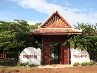 DERNIERE SOIREE AU ''LODGE DES TERRES ROUGES''. DEMAIN DIRECTION KRATIE, OU NOUS ESSAIERONS DE DECOUVRIR LES IRRAWADDY (Dauphins d'eau douce).