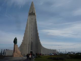 La cathédrale Hallgrímskirkja.