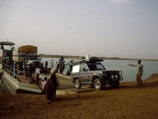 Nous sommes sur le sol Malien, maintenant, il va falloir trouver ''L'Administration'' pour se faire enregistrer.