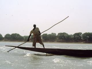 Celui ci, pas de moteur, pas de voile...