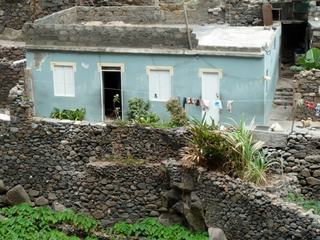 Modeste maison de la vallée des corbeaux