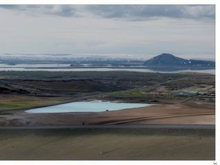 Le lac Mývatn offre une multitude de paysages variés. Le relief est formé de pseudo-cratères, formés lors d'explosions de vapeur provoquées par l'entrée en contact de la lave en fusion avec le lac. Ces pseudo-cratères ont plus de 2 000 ans.
