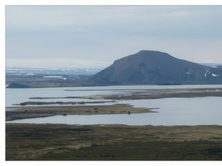 Reprenons la route le long du lac Mývatn.