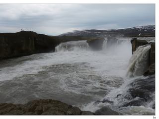 Les chutes de Goðafoss (les Chutes des Dieux) sont situées entre Akureyri et le lac Mývatn, sur le fleuve Skjálfandafljót.