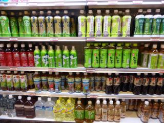 Eau et boissons diverses à profusion.
