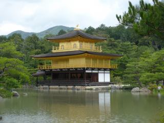 Le temple Kinkaku-ji ou Pavillon d'Or à Kyoto.