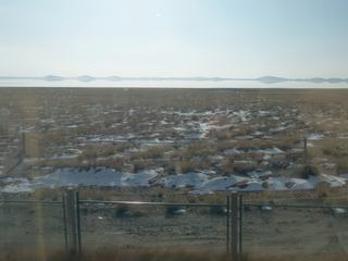 A 180 km de Xining, nous longeons le lac Kokonor (Qinghai hu), le plus grand lac salé de Chine (4.583km²), situé à 3 205m d'altitude.