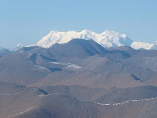 Sous nos yeux, la chaine himalayenne.