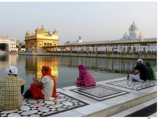 Dans la religion sikh, la femme est l'égale de l'homme, elles sont profondément respectées car elles donnent la vie.
