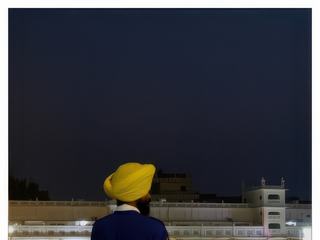 Dernier regard... La visite de ce lieu saint, de jour comme de nuit est extraordinaire. Le Taj Mahal m'avait ému mais ici c'est autre chose, on ressent la notion de tolérance et de partage, les sikhs sont respectueux, ouverts aux autres quelque soit leur religion ou pas, un beau souvenir.