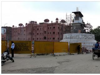 Dans les rues d'Amritsar encombrées par les travaux, les motos, les voitures et les rickshaws.
