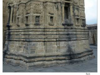 Le shikhara curviligne du temple.