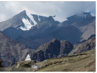 Vue sur un sommet du massif de Stok.