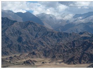 Il est possible d'effectuer l'ascension du Stok Kangri. Il suffit d’être bien acclimaté et en bonne condition physique pour essayer d'atteindre les 6 153 m d'altitude.