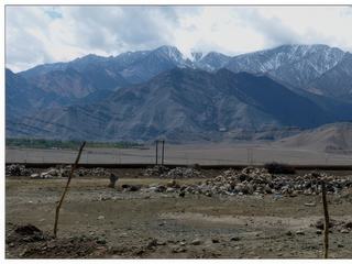 Vue sur le massif du Stok Kangri.