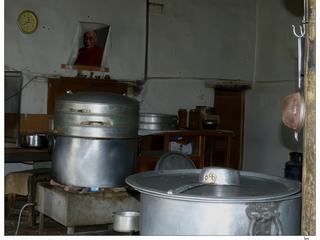 La photo du dalaï-lama est dans toutes les salles.