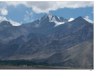 Les montagnes qui environnent la ville de Leh.