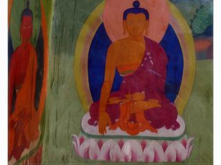 De haut en bas, les murs de cette pièce du Chamba Lhakhang sont recouverts de superbes peintures du Bouddha dans différentes positions et de plusieurs saints tibétains.