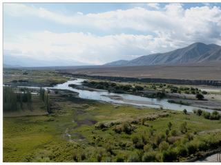 Nous prenons la route bitumée qui suit la vallée de l’Indus,direction le monastère de Likir.